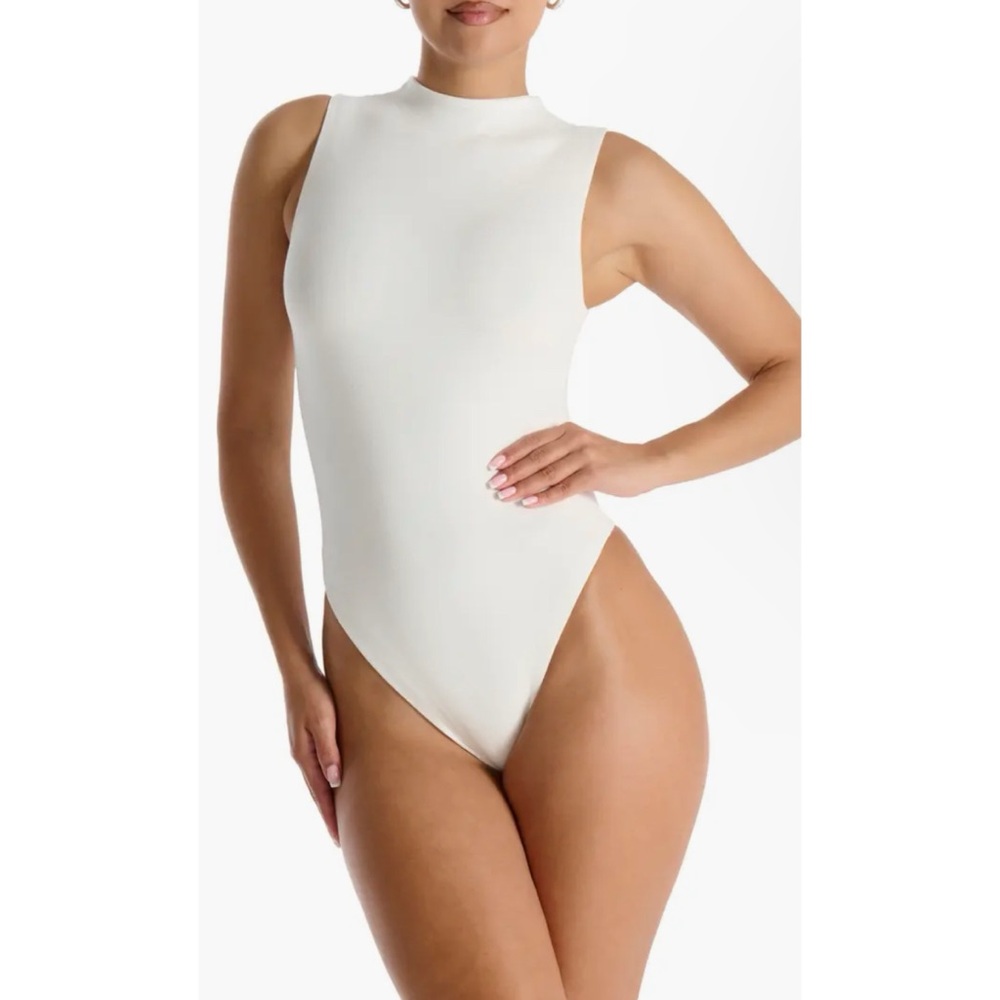 NAKED WARDROBE The NW Sleeveless Bodysuit 💖NWT IN STORES💖